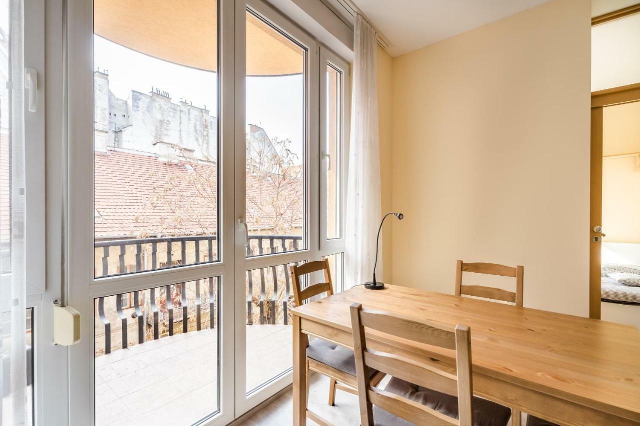 דירות בודפשט Bpr Vivid Downtown Vibe With Balcony מראה חיצוני תמונה