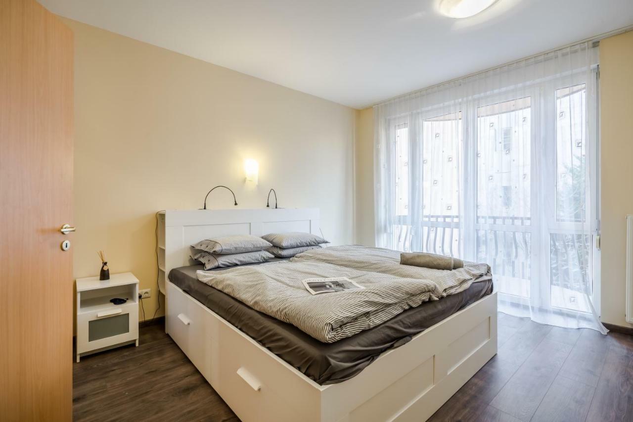 דירות בודפשט Bpr Vivid Downtown Vibe With Balcony מראה חיצוני תמונה